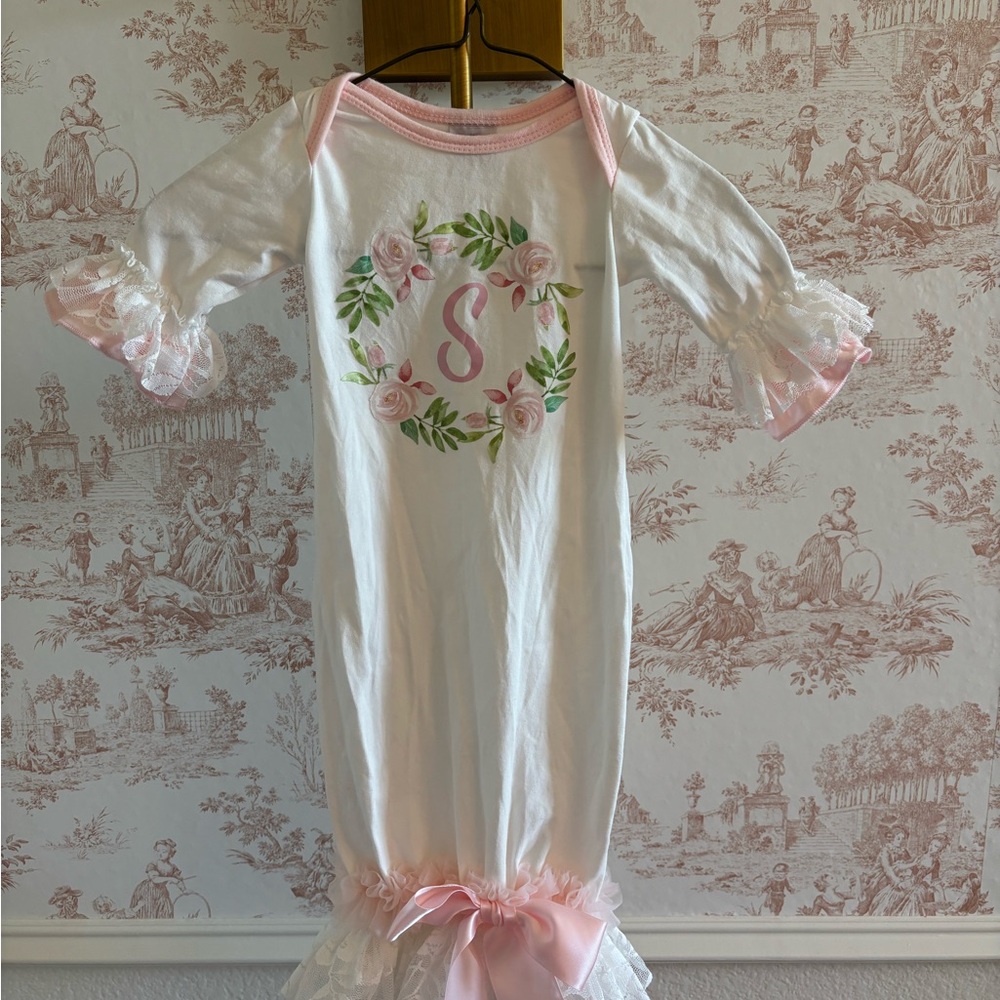 "S" newborn coming home outfit
